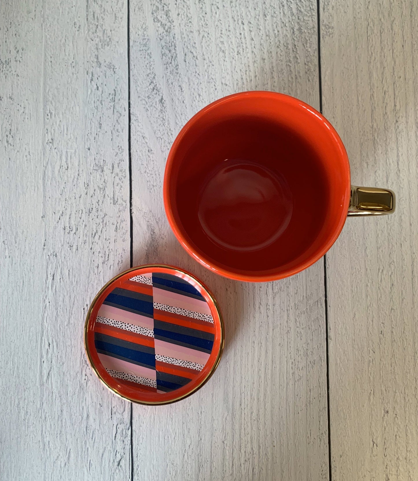 Bossy Mug & Coaster Lid in Red and Gold