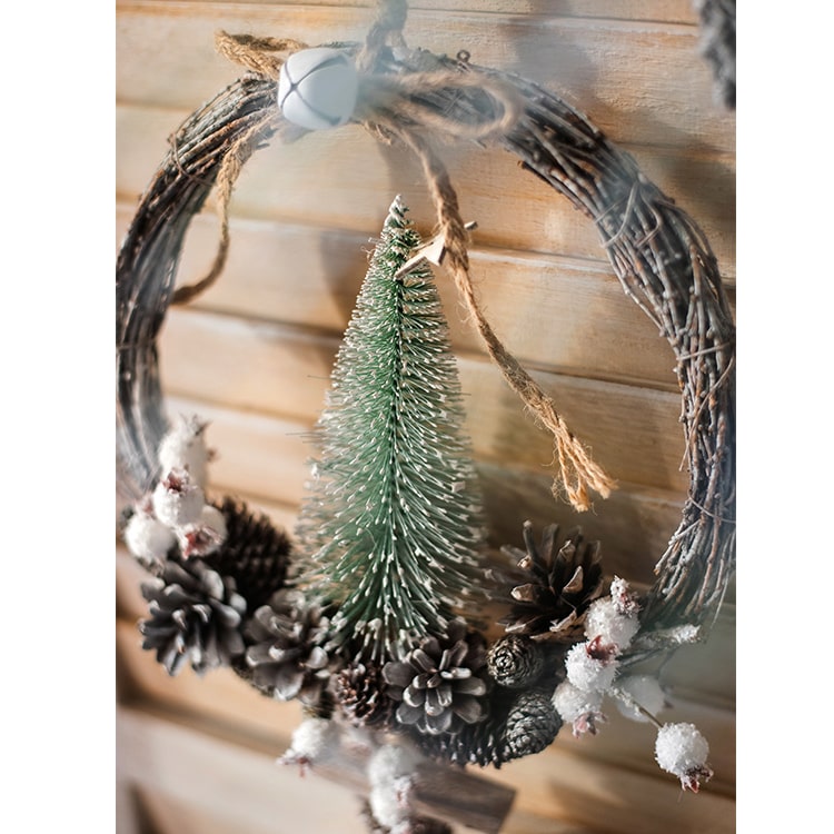 Christmas Wreath Rustic with Hanging Pine Cone