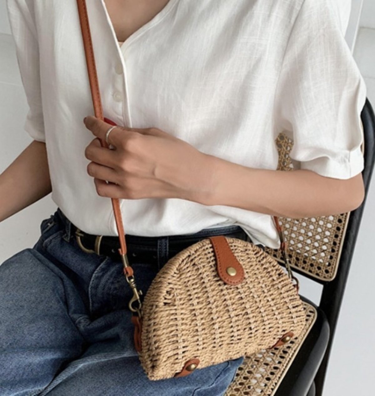 Oval Straw Small Crossbody Bag