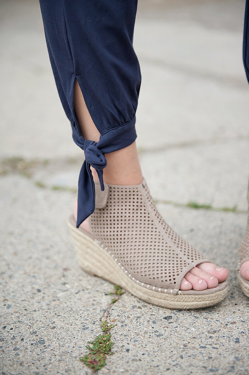 DT Shelby Tie-ankle pants in Navy